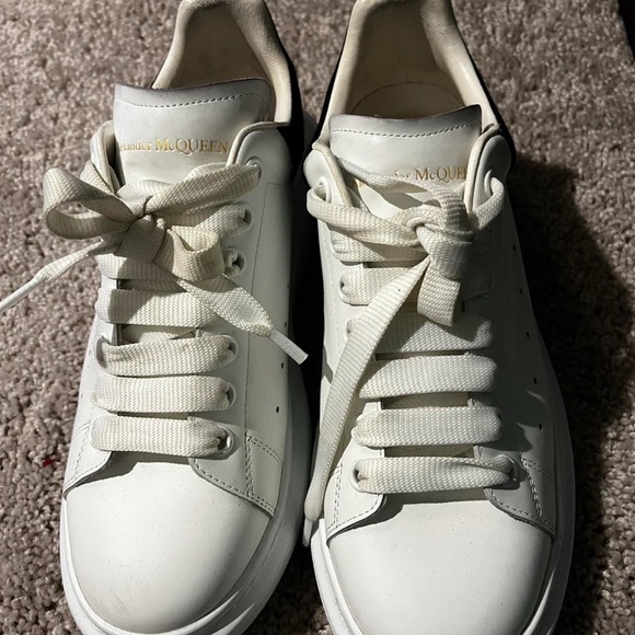 Alexander McQueen white Lace-Up Sneakers with box and laces